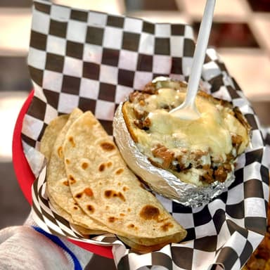 Papa con Carne y Queso
