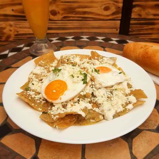 Chilaquiles con Huevo
