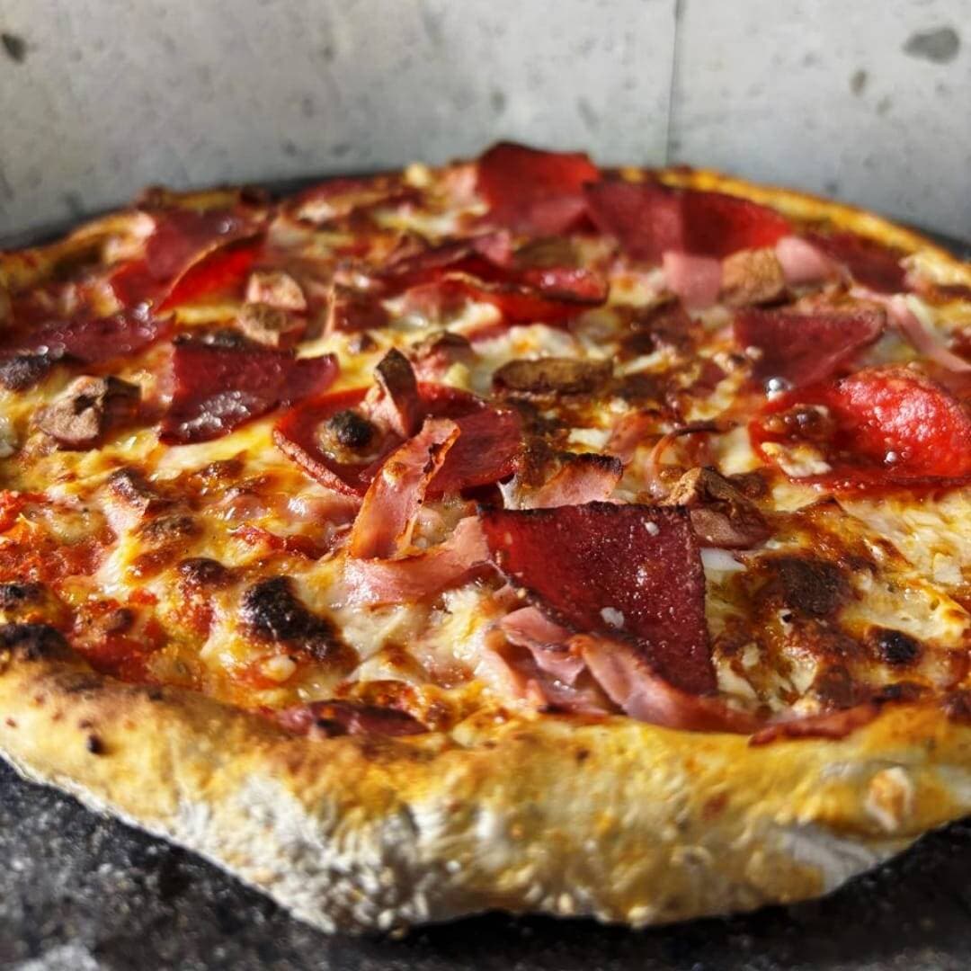 Pizza Grande Carnes Frías