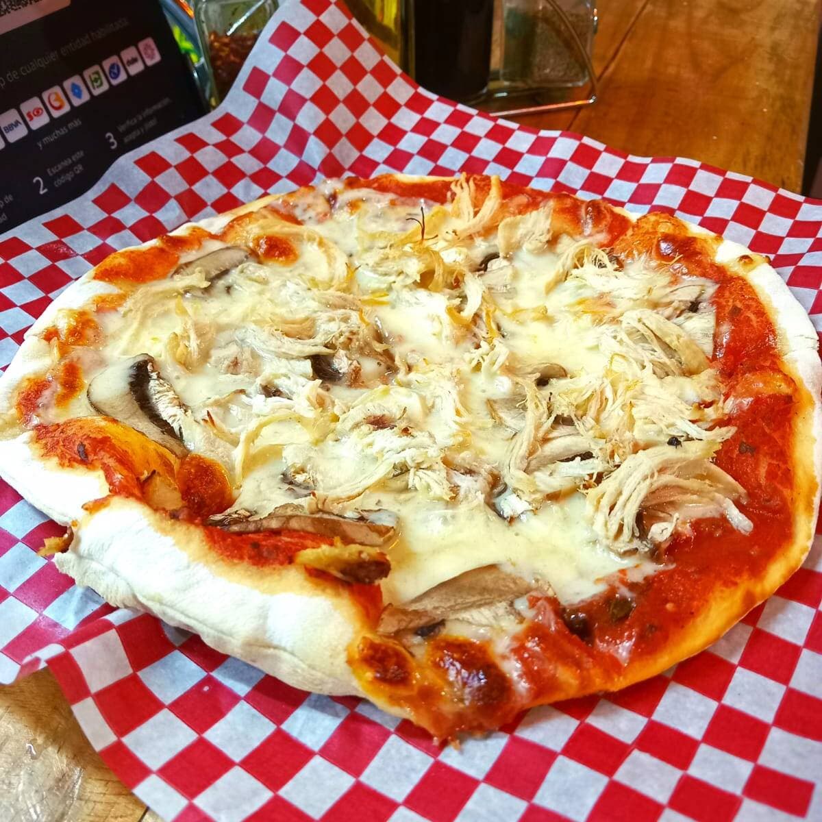 Pizza Pollo Champiñón Personal