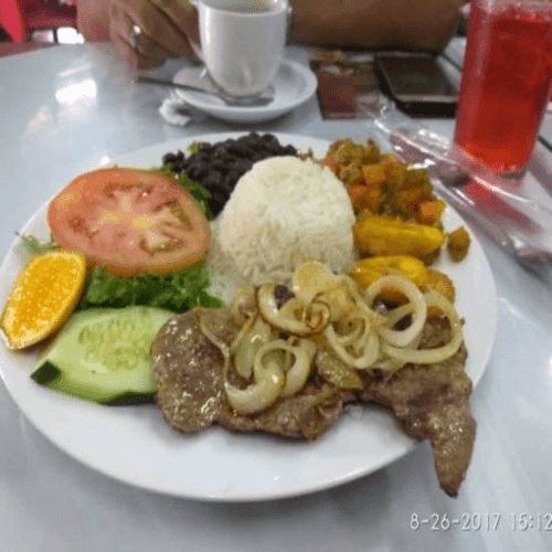 Casado Con Bisteck Encebollado