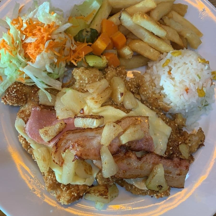 Milanesa hawaiana