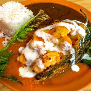 Chile Poblano Relleno de Camarón