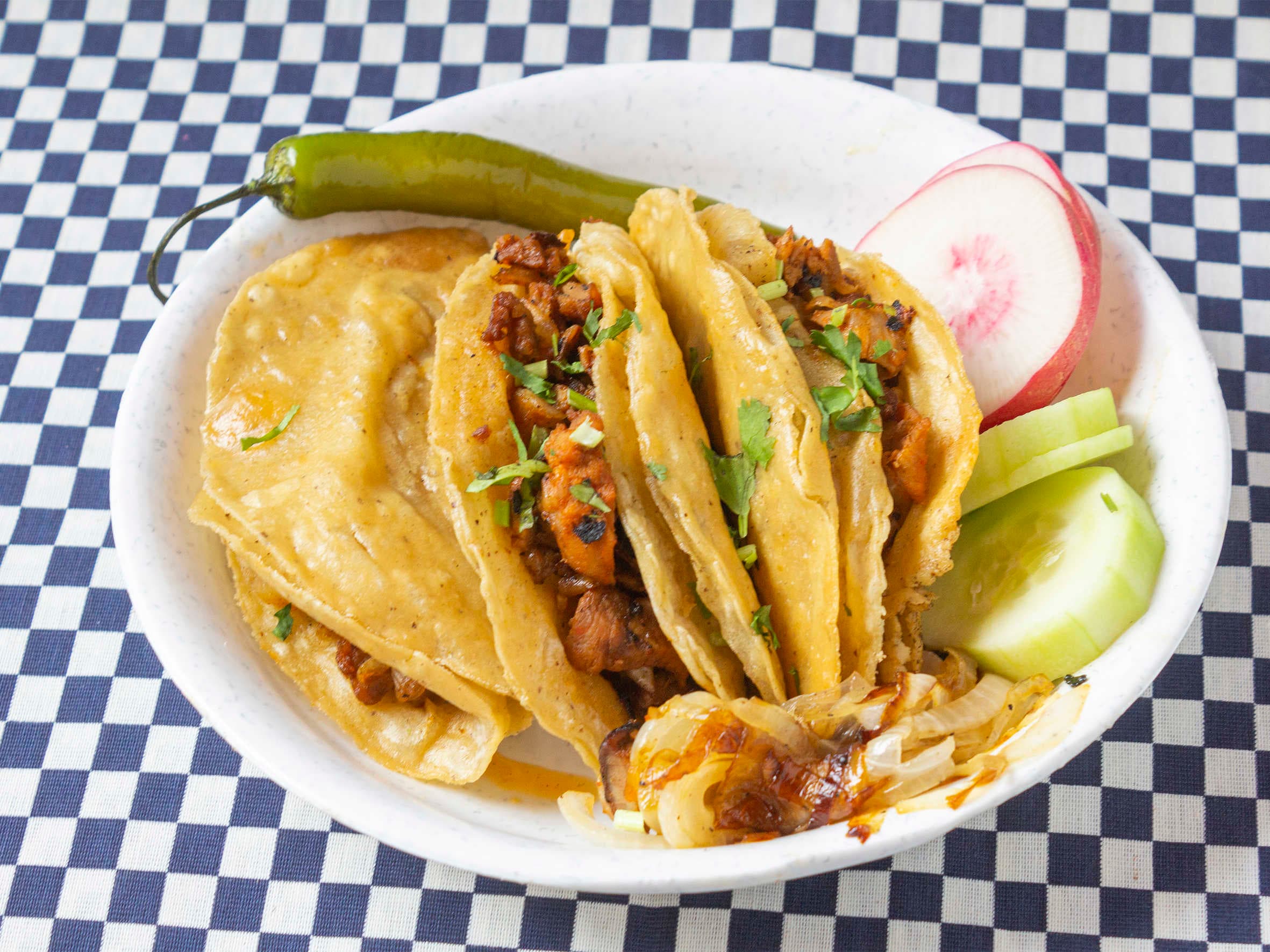 3 Tacos Dorados + 1 Refresco