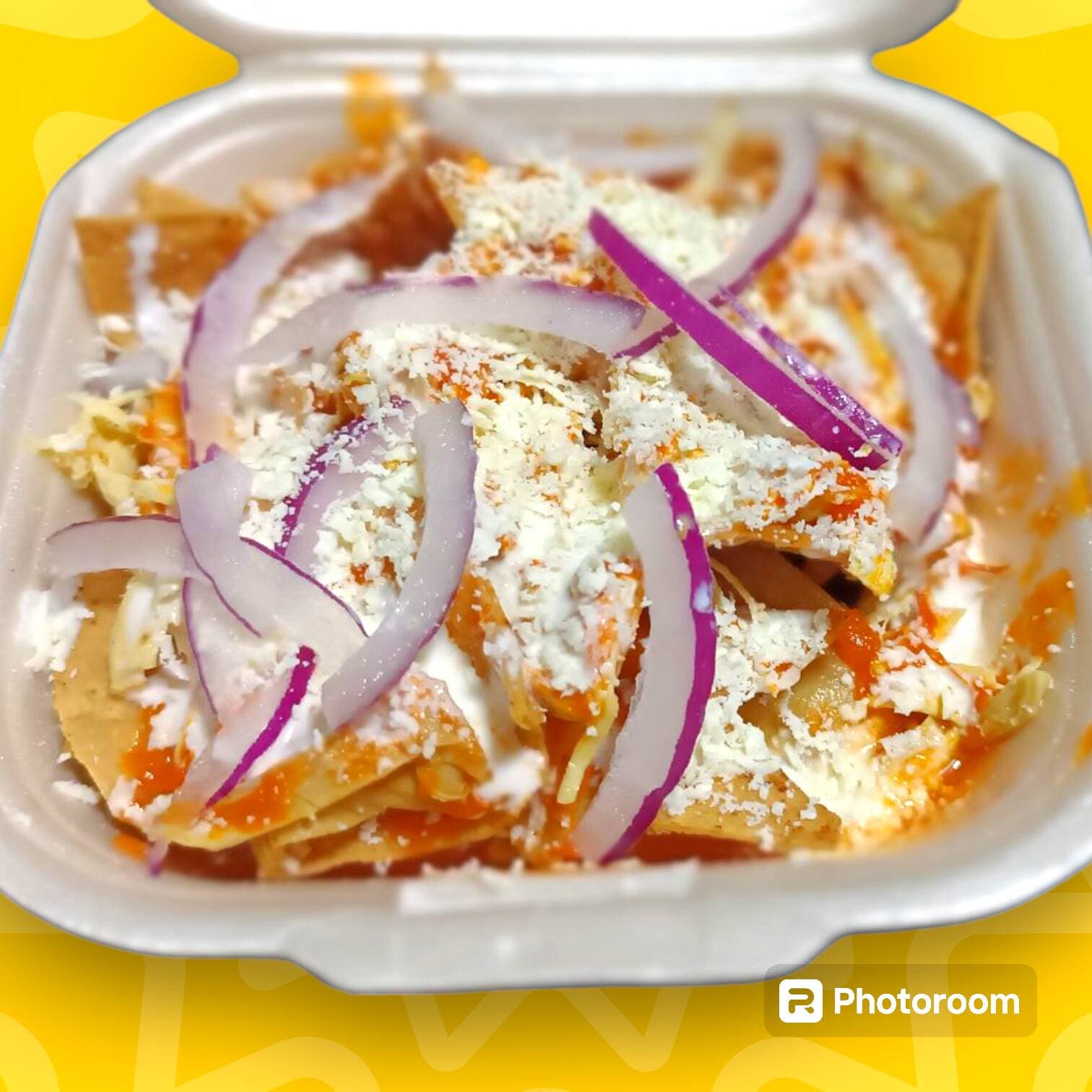 Media Orden de Chilaquiles con Salsa Roja y Pollo