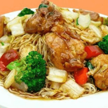Tallarín con Pollo en Trozos