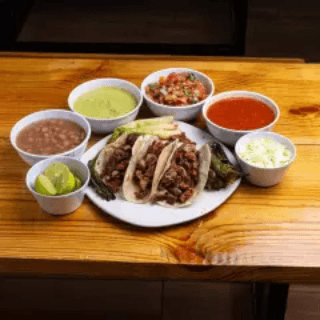 3 Tacos Asada + Agua jamaica