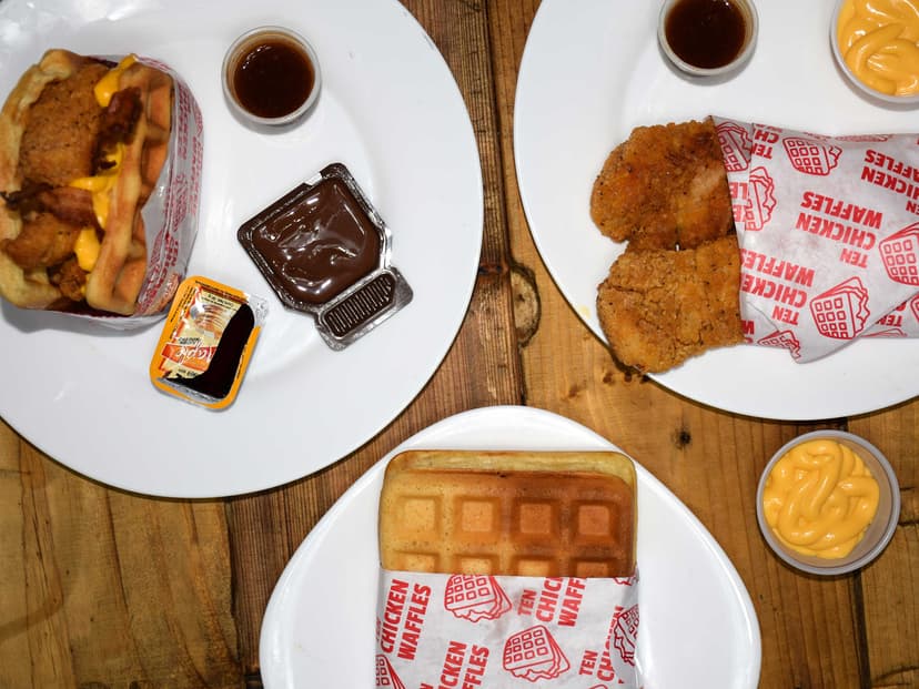 Ten Chicken Waffles - Nuevo Hermosillo