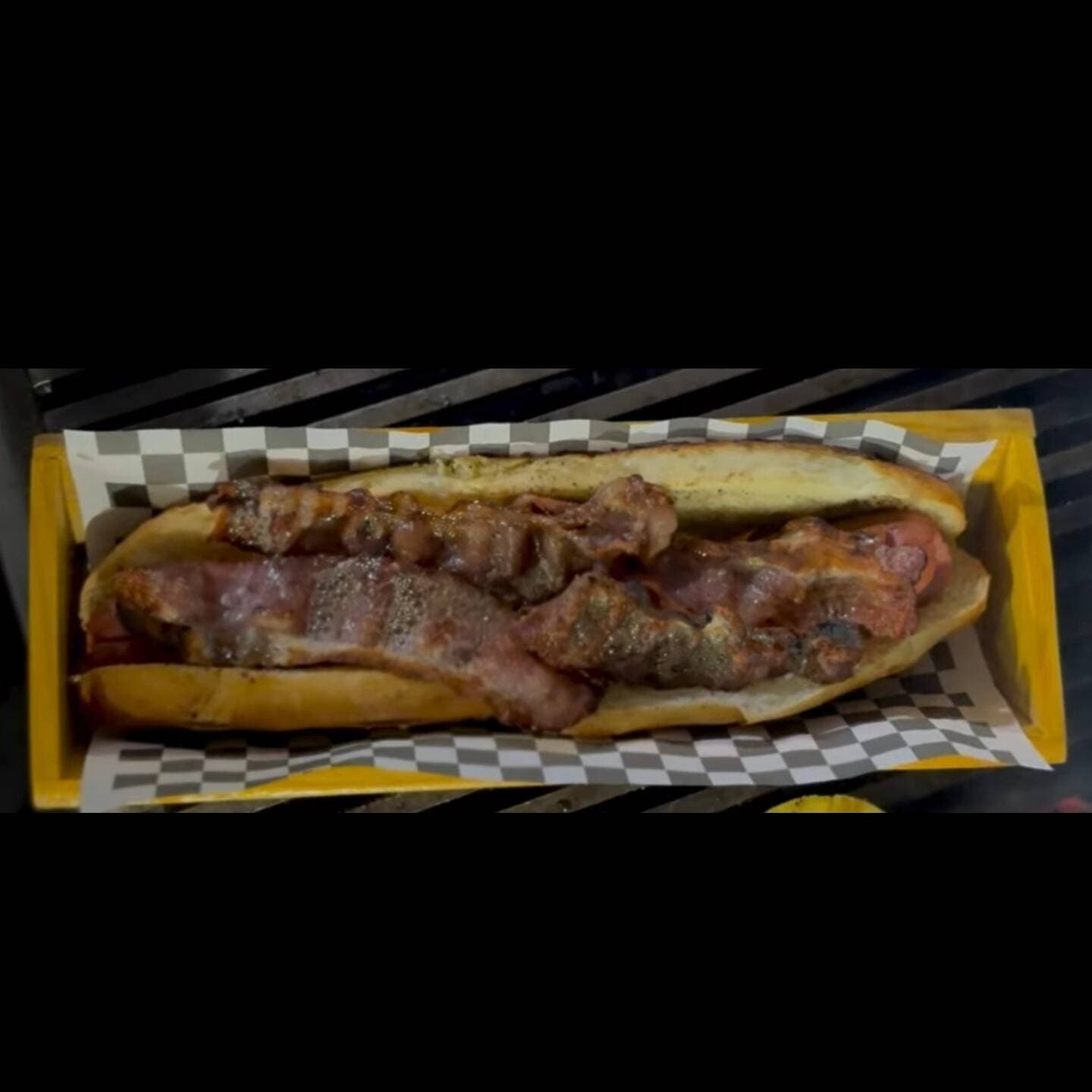 1 HOT DOG SENCILLO + 1 AGUA FRESCA 1/2