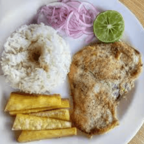 Filete Bonito+yuca Sancochada+Inca Kola 500