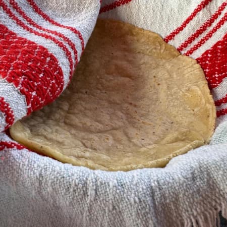 Tortillas Hechas a Mano (4 piezas)