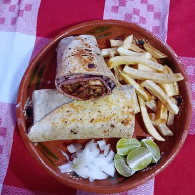 Pa´que te llenes (Burrito + taco + agua de lt)