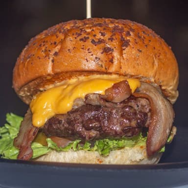 Combo Hamburguesa Clásica + Papas a la Francesa