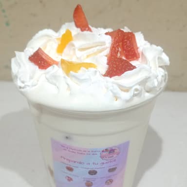 DURAZNO Y FRESAS CON CREMA