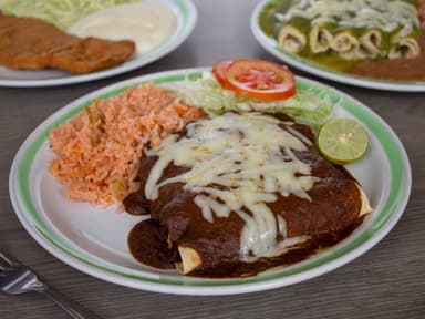 Enchiladas con Mole