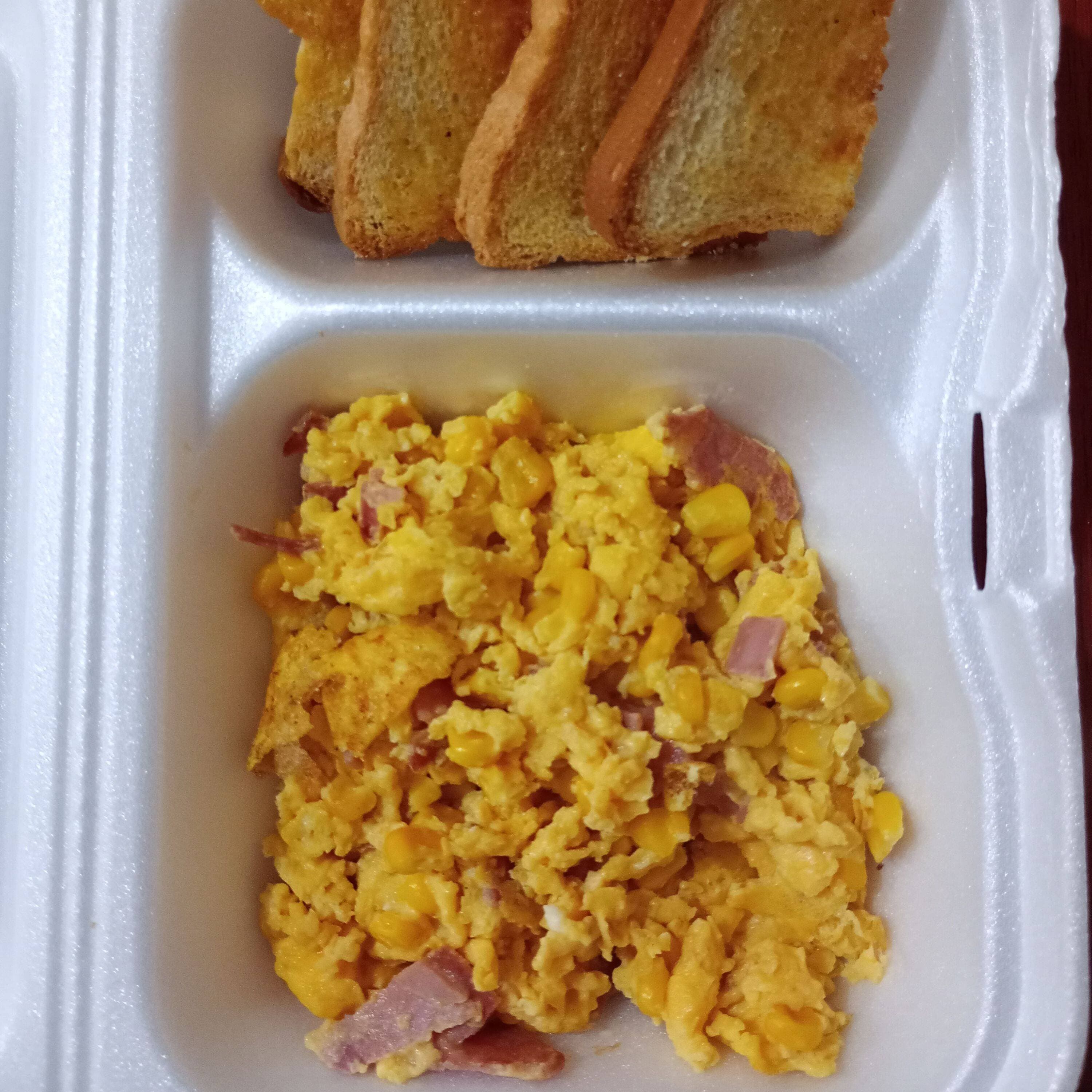 Huevos Revueltos Rancheros con Pan Tostado