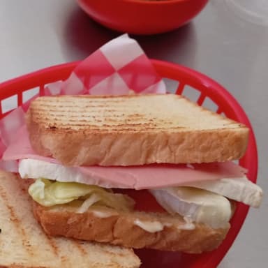 Sándwich Panela con Jamón
