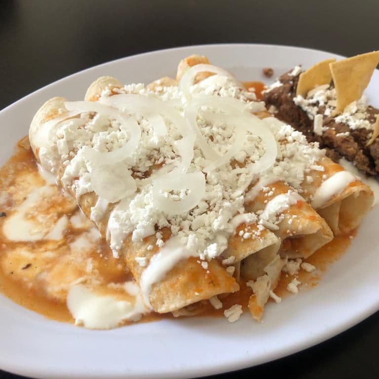 Enchiladas Rojas con Pollo (4 pzas)