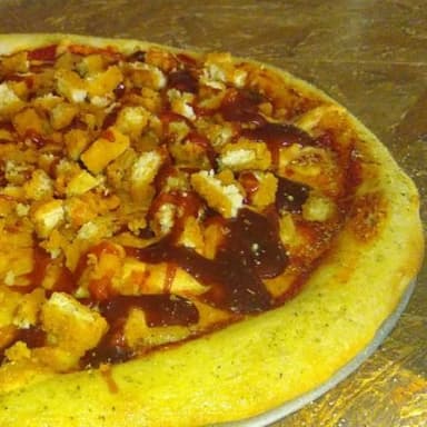 Pizza de pollo cruji y salsa bbq