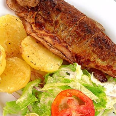 Pescado Frito Con Yucas