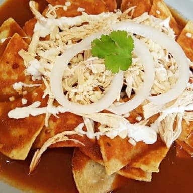 Chilaquiles Rojos con Pollo