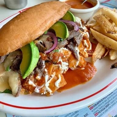 TORTA DE CHILAQUILES roja