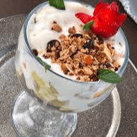 Copa de yogurt y frutos