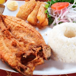 Trucha Frita con Yuca y Arroz