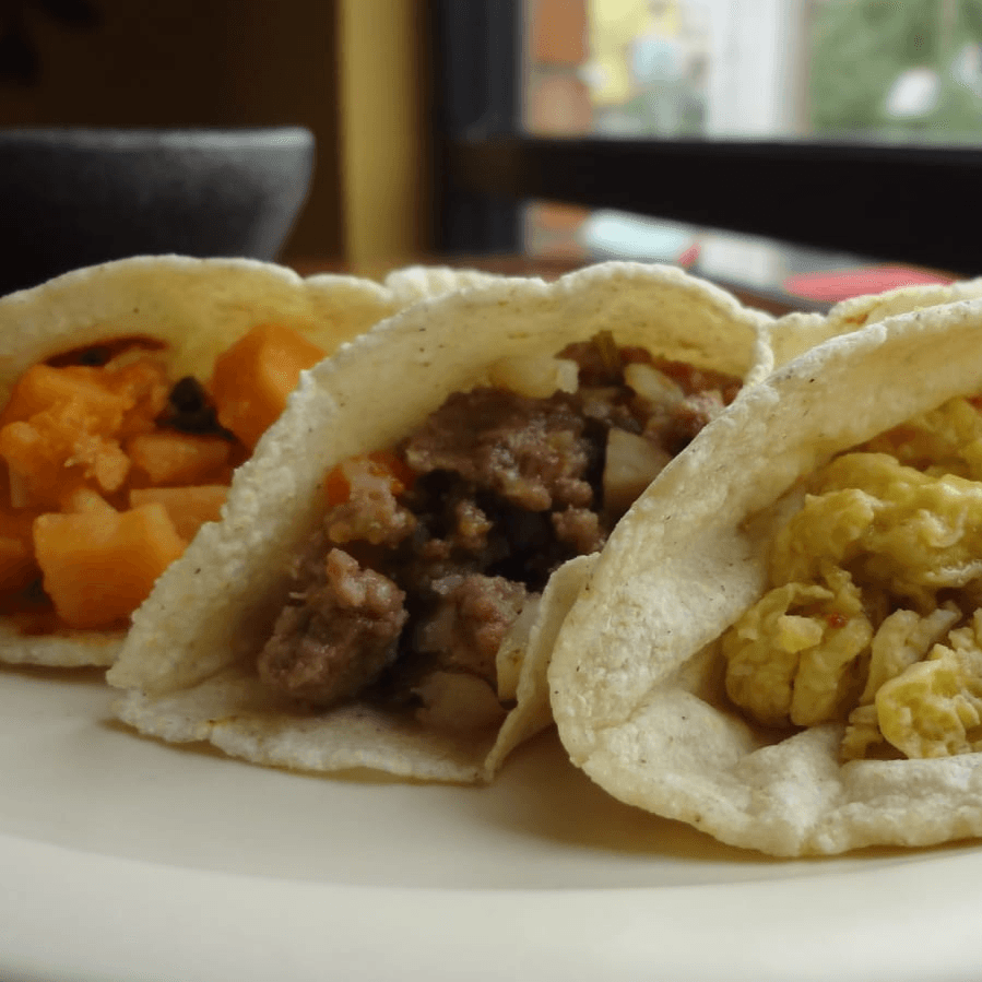 Taco de Maíz Frijoles con Queso