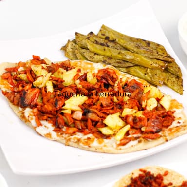 Huarache de Pastor con Queso