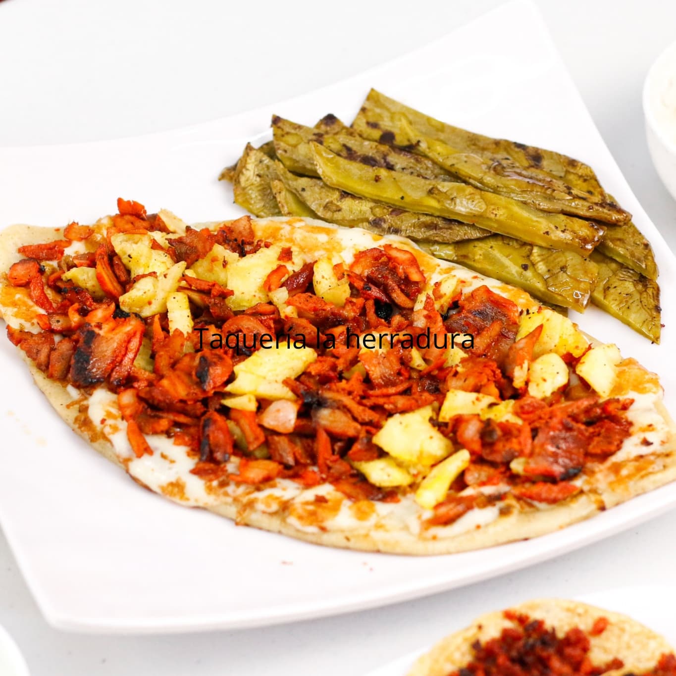 Huarache de Pastor con Queso