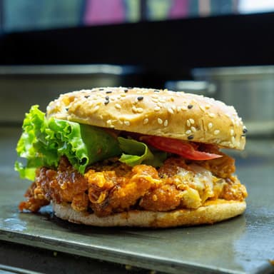 Hamburguesa Pollo Loco con papas francesa