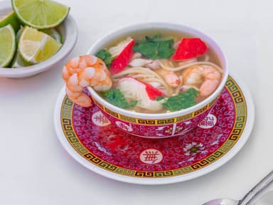 SOPA TAI FU (Res, pollo y camaron )