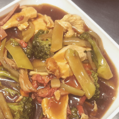 Chop Suey con Pollo y Carne de Res Entero