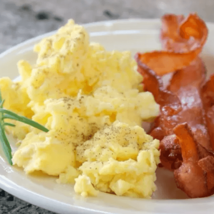 Huevos con Tocino