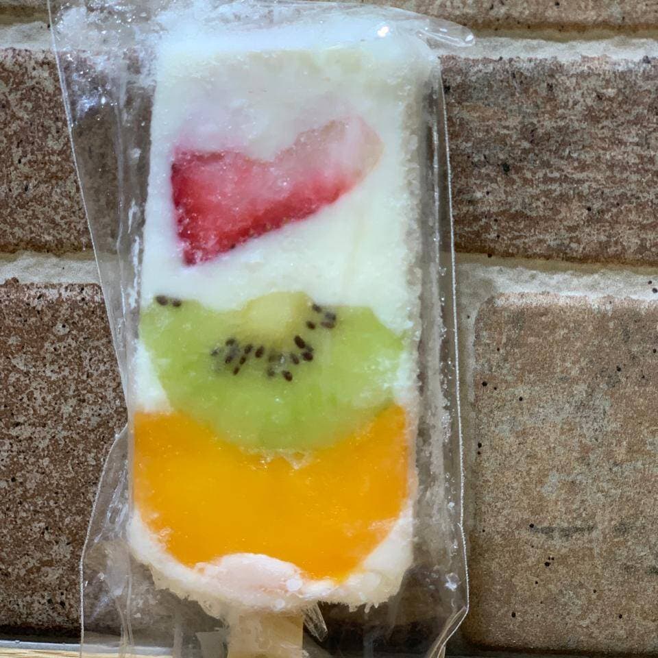 Paleta de Yogurth con Kiwi, Fresa y Mango..