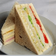 Triple con Huevo, Palta y Tomate