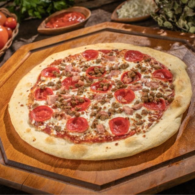 PIZZA DE 3 CARNES.