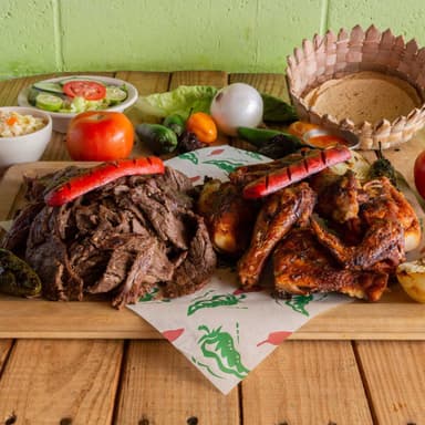 1 Pollo Entero y 1 Kg. de Carne Asada
