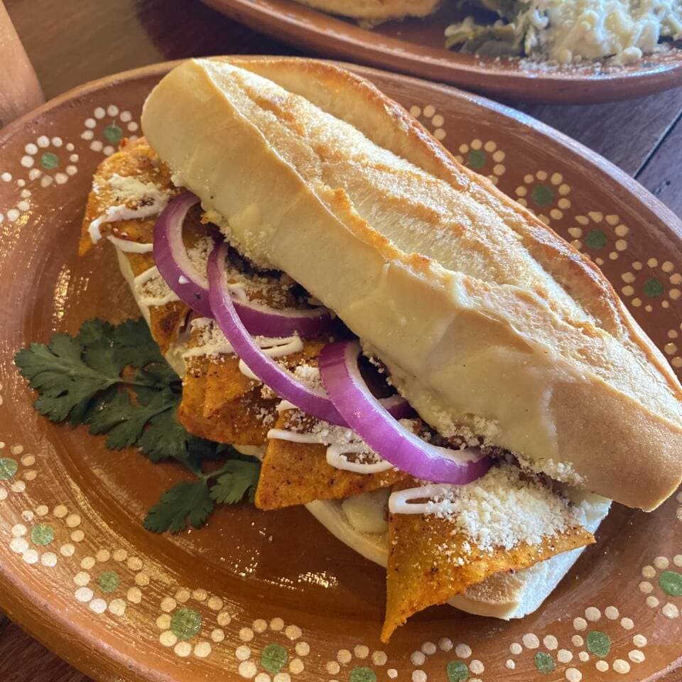 Torta de Chilaquiles (Tecolota)