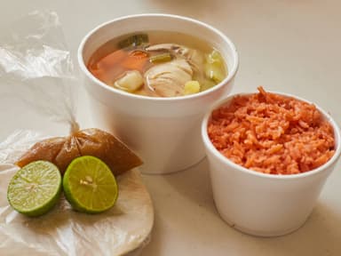Caldo de Pollo 1/2 Lt + Arroz