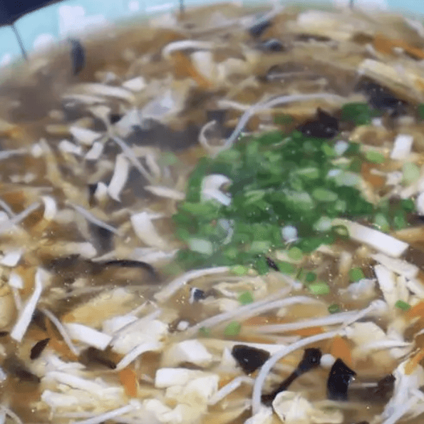 酸辣汤 Sopa Caliente y Amarga
