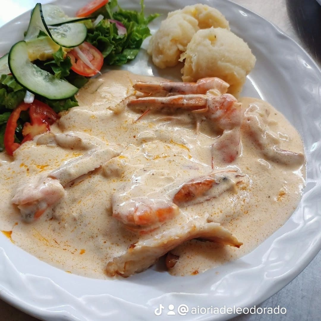 Filete de pescado en Crema con Camarón