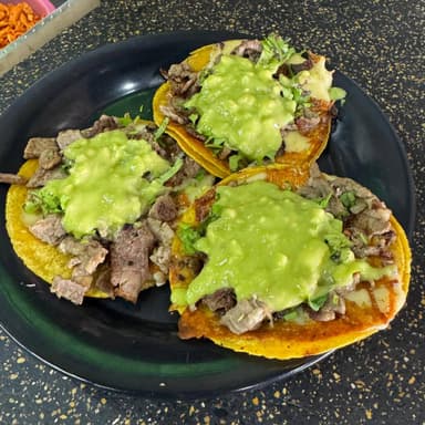 ORDEN DE 3 TACOS DE CARNE ASADA CON QUESO