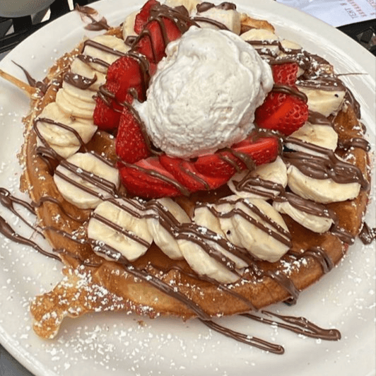 Iced Caramelo Latte + Waffle