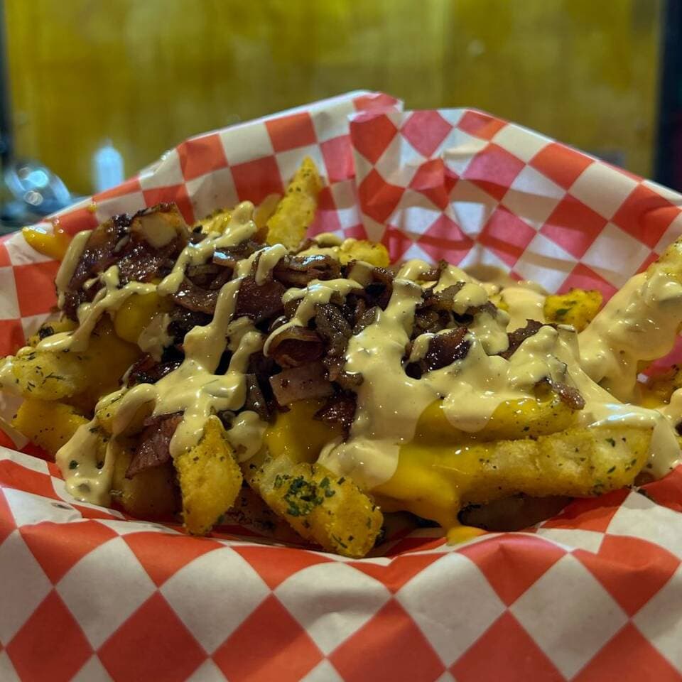 Papas con queso y tocino