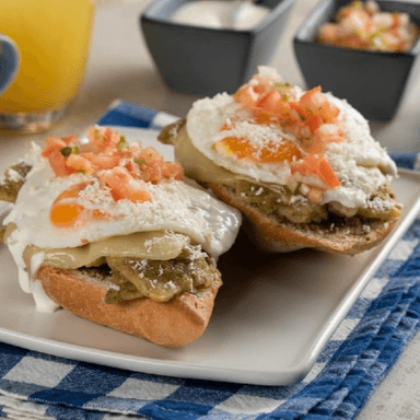 Don Mollete con Huevo Estrellado.