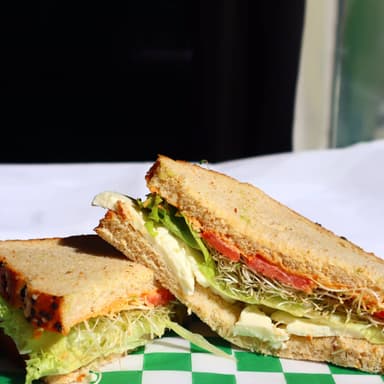 Sandwich Integral + naranjada
