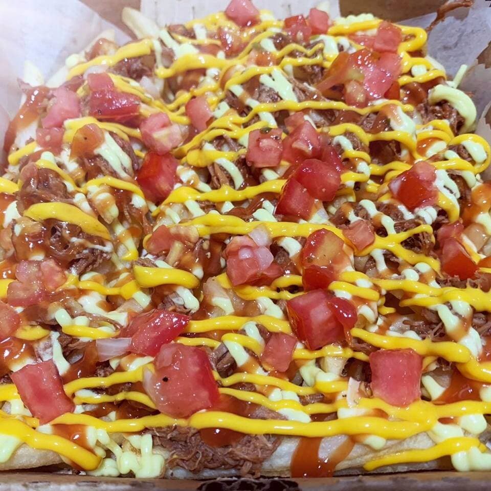 Papas con Carne Mechada Encima