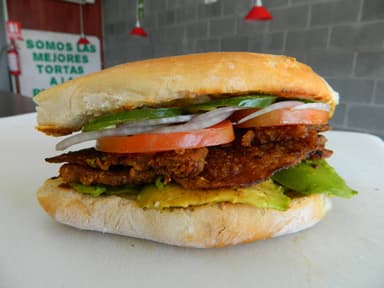 Lonche de Milanesa con Aguacate